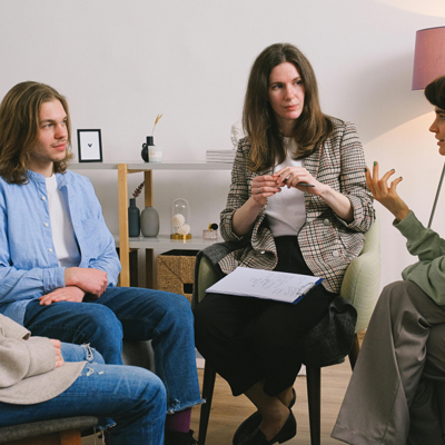 How to Become a Good Listener and Build Instant Trust with Anyone