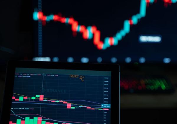 RDDT Stock: Latest Price, News, Market Trends & Expert Analysis (2026)