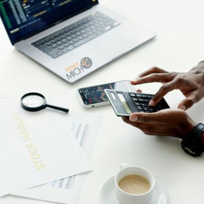 Index Funds vs Mutual Funds: Where Should You Invest for Long-Term Growth?